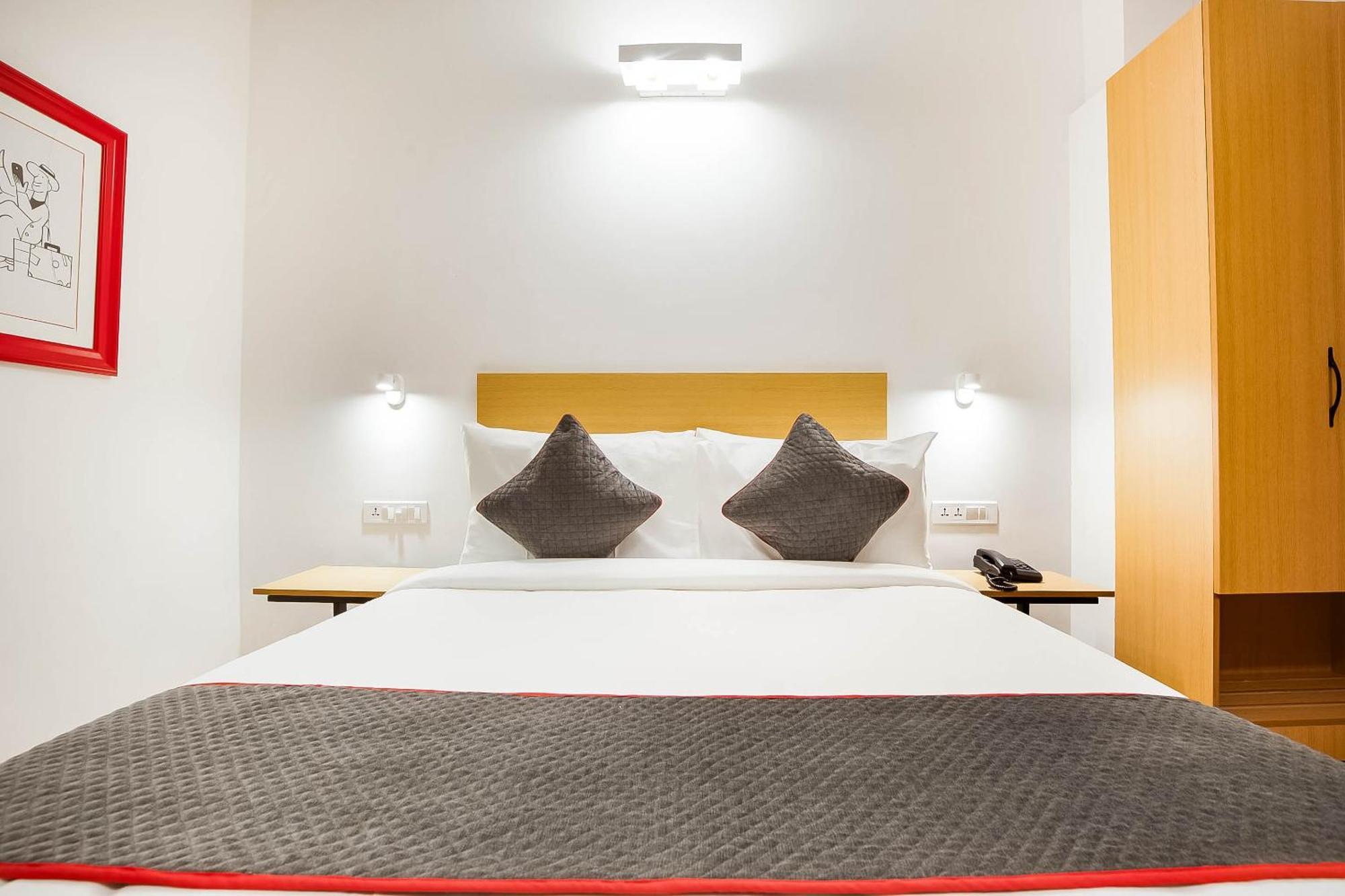 Super Townhouse Lords Inn Regency Mānglia Dış mekan fotoğraf