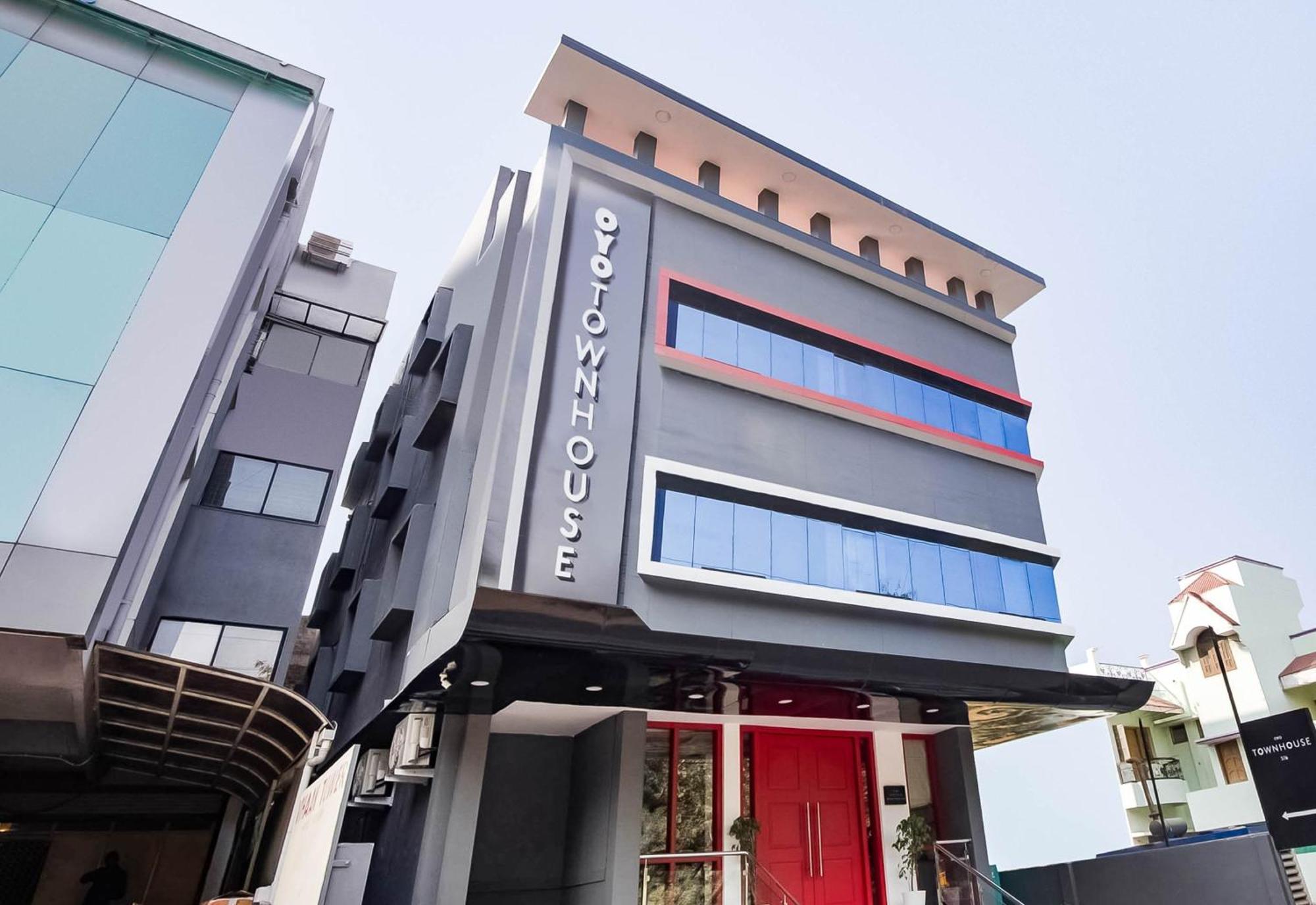 Super Townhouse Lords Inn Regency Mānglia Dış mekan fotoğraf