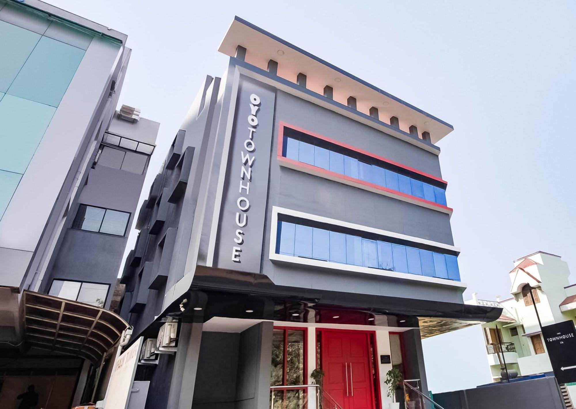 Super Townhouse Lords Inn Regency Mānglia Dış mekan fotoğraf