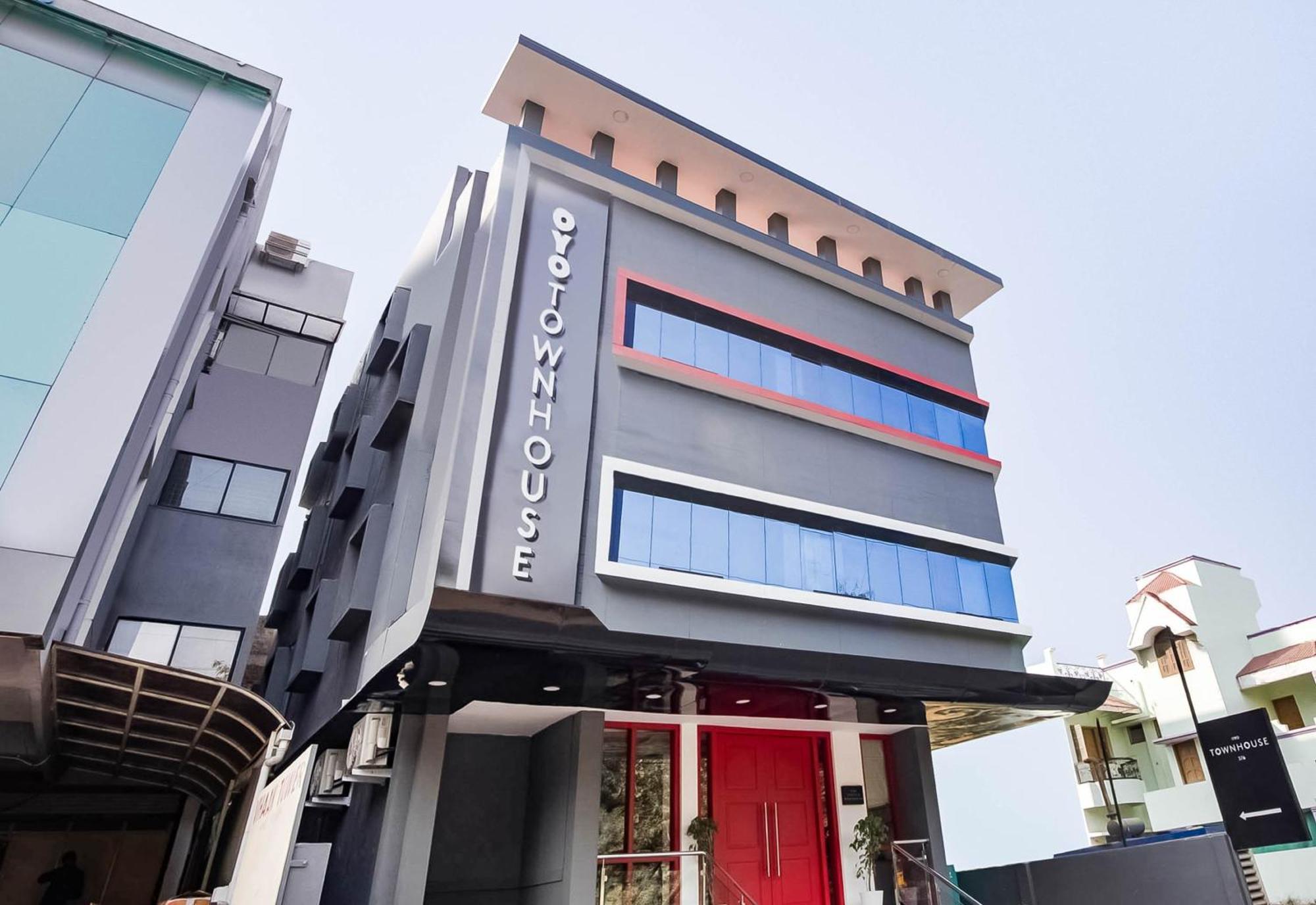 Super Townhouse Lords Inn Regency Mānglia Dış mekan fotoğraf