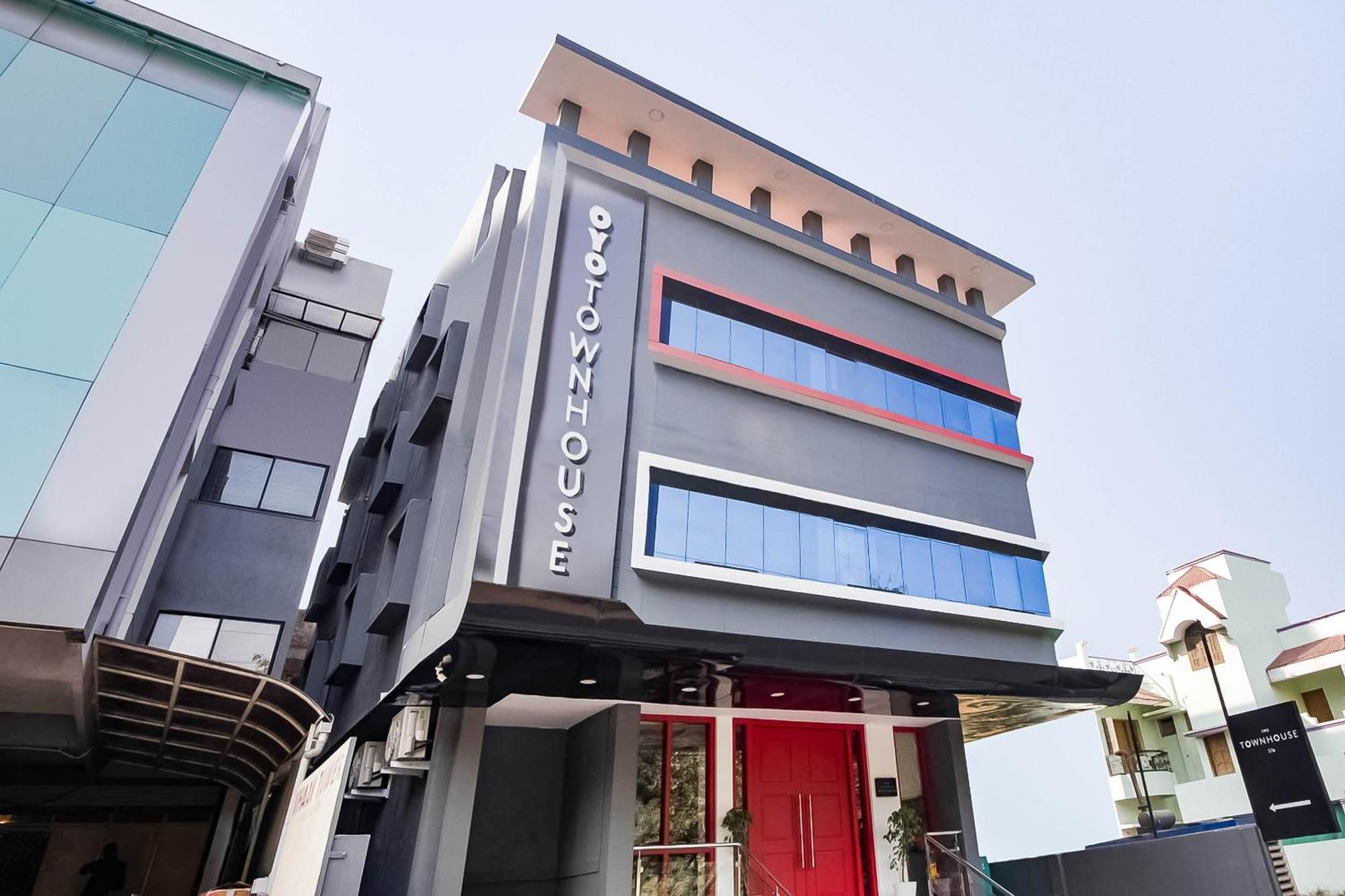 Super Townhouse Lords Inn Regency Mānglia Dış mekan fotoğraf