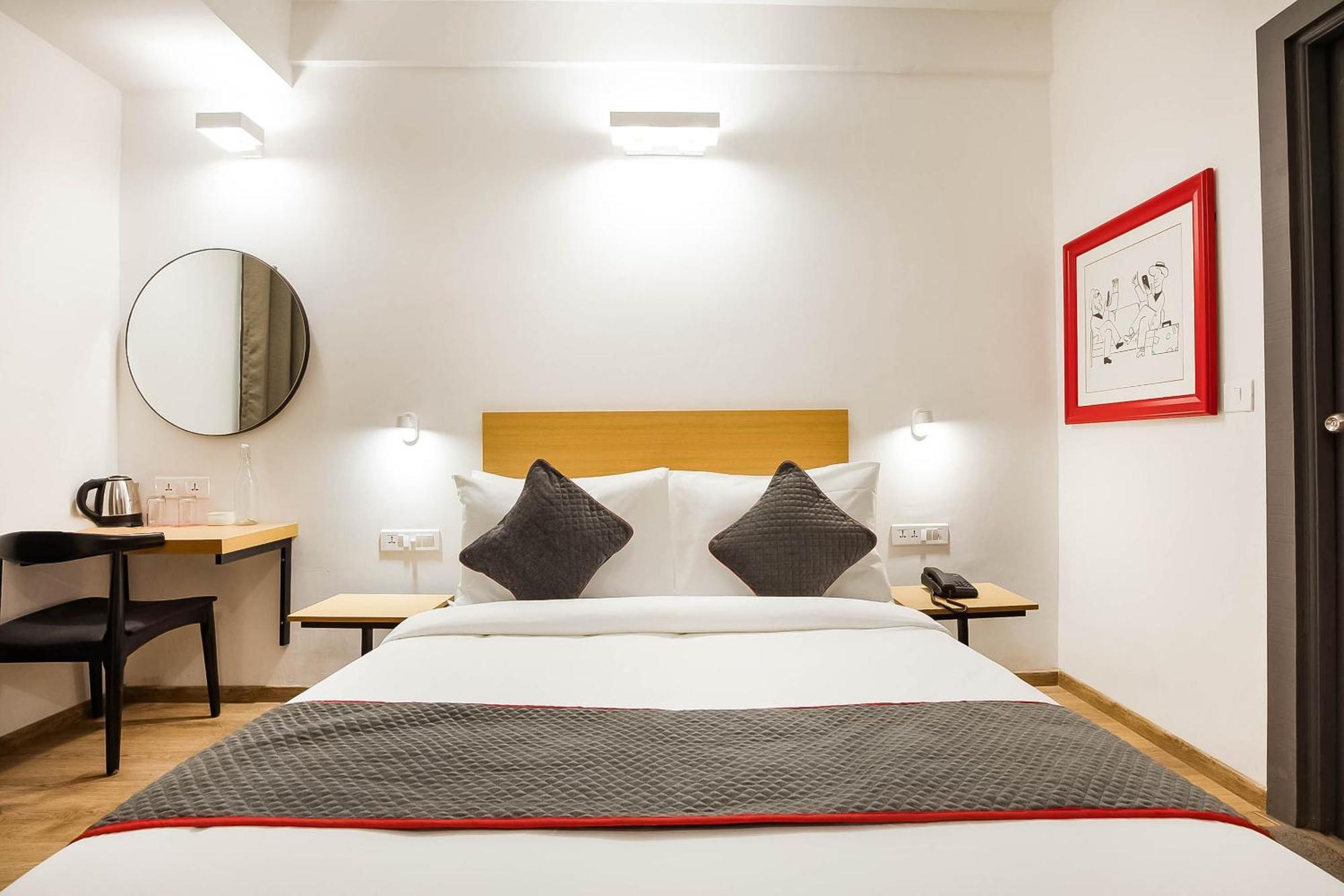 Super Townhouse Lords Inn Regency Mānglia Dış mekan fotoğraf