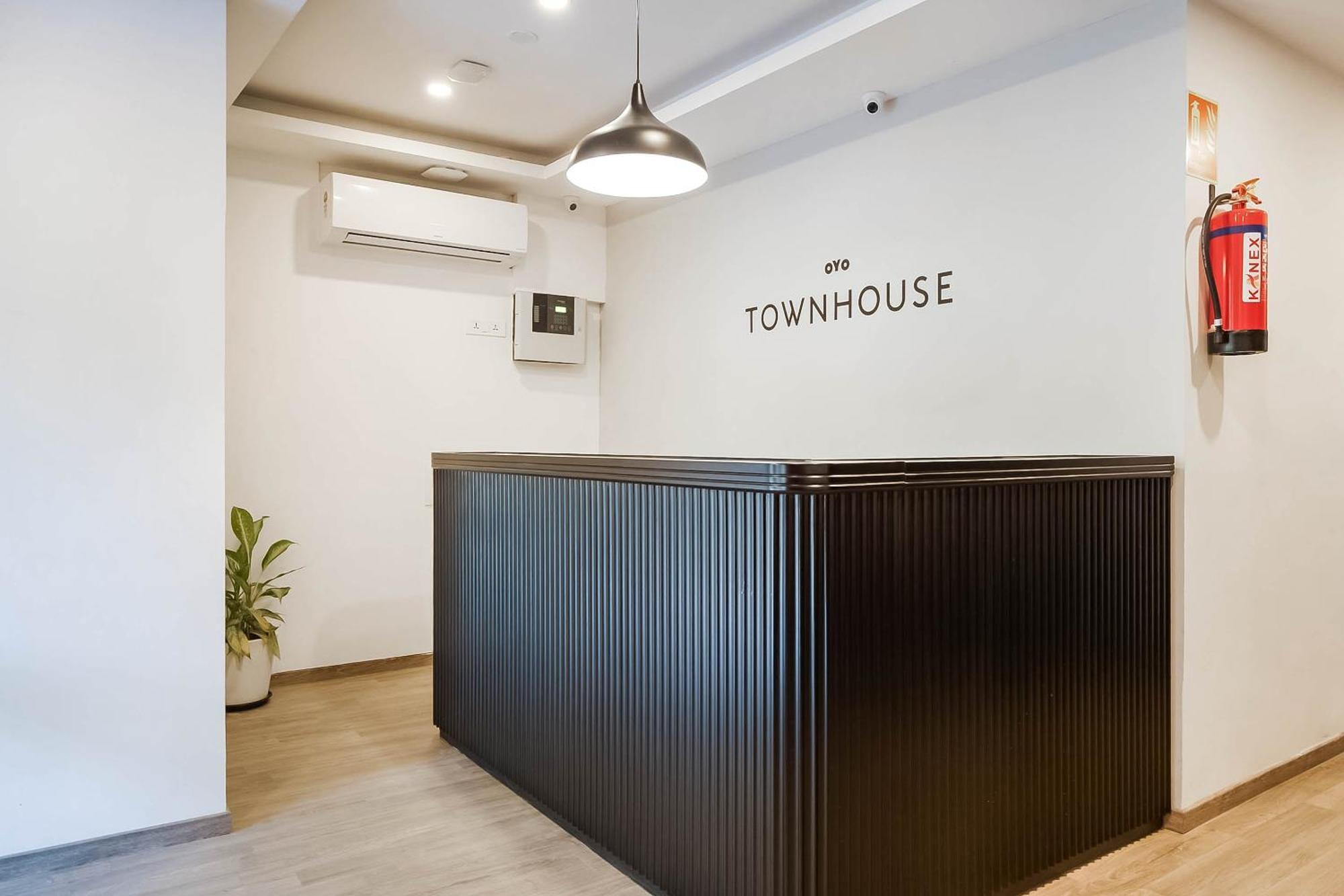 Super Townhouse Lords Inn Regency Mānglia Dış mekan fotoğraf
