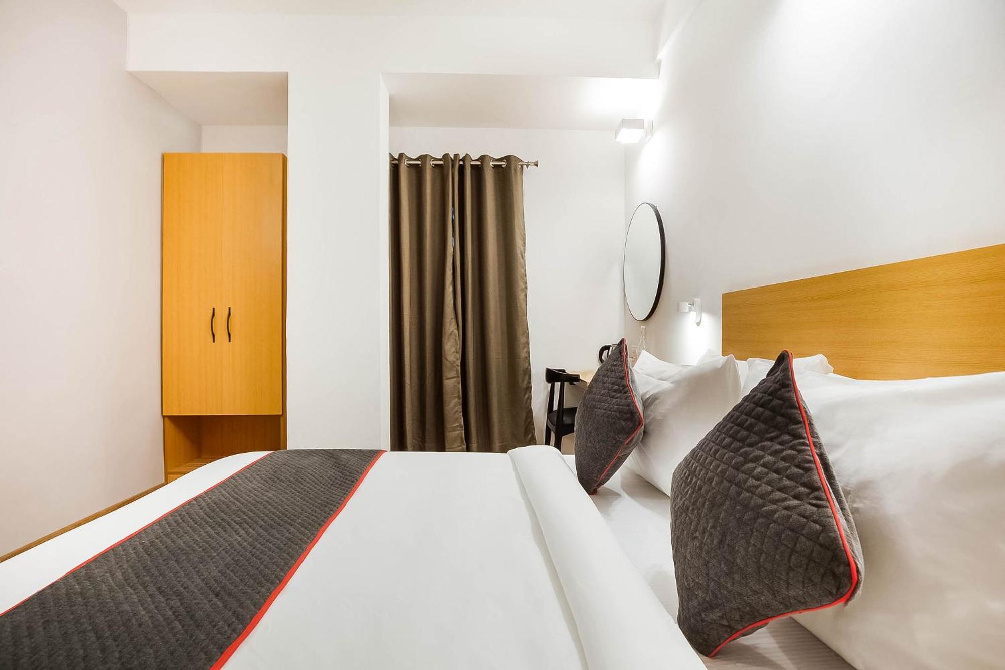 Super Townhouse Lords Inn Regency Mānglia Dış mekan fotoğraf